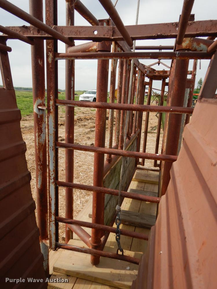 image for item EQ9882 Pearson squeeze chute