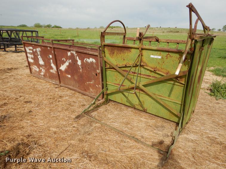 image for item EQ9883 Powder River squeeze chute