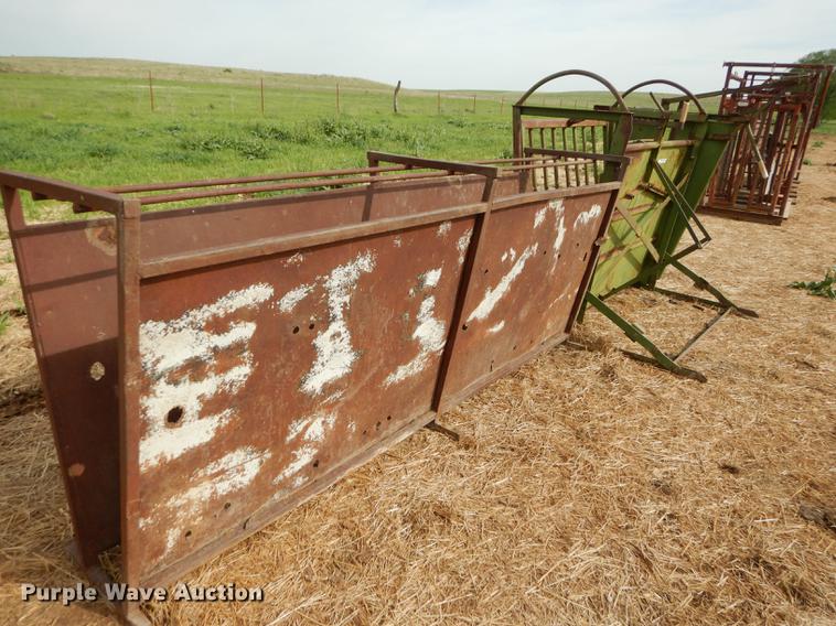 image for item EQ9883 Powder River squeeze chute