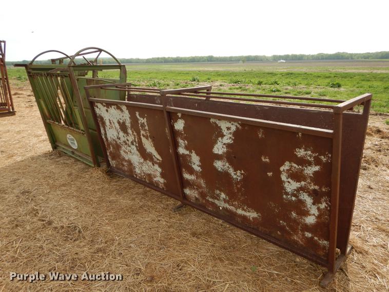 image for item EQ9883 Powder River squeeze chute