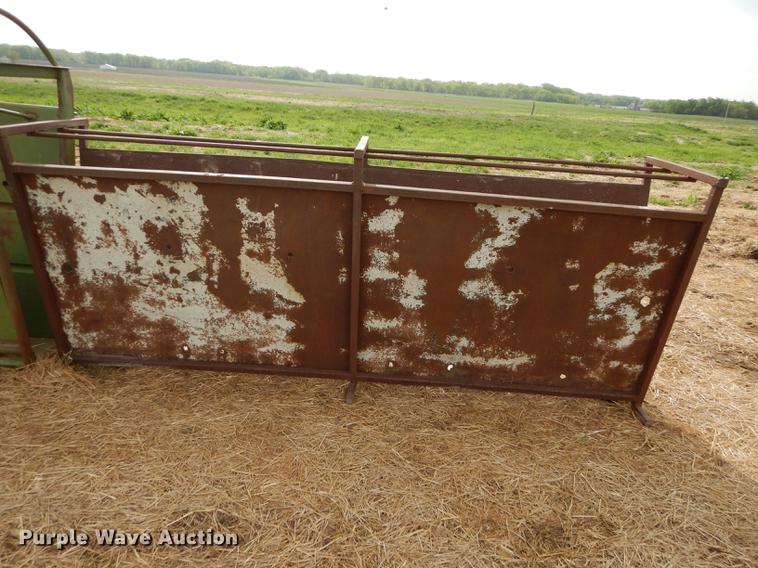 image for item EQ9883 Powder River squeeze chute