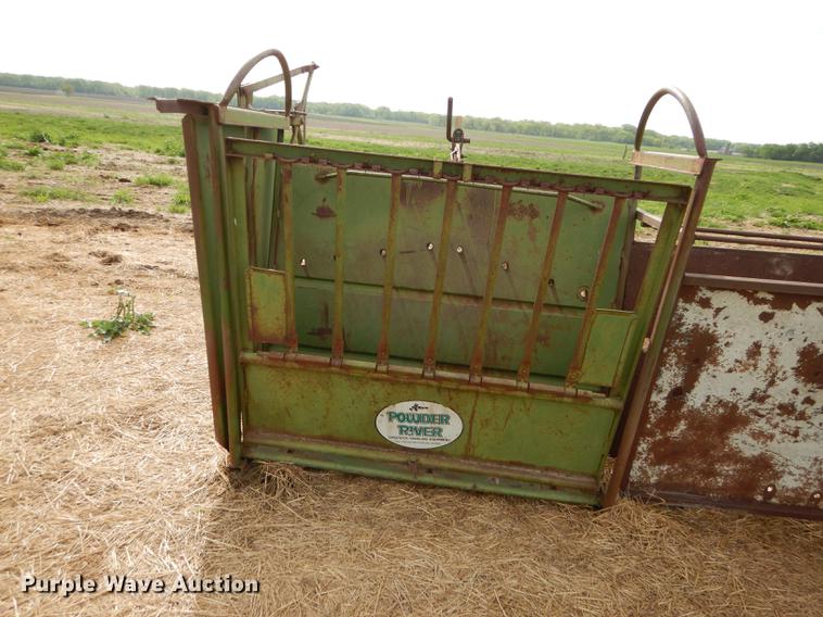 image for item EQ9883 Powder River squeeze chute