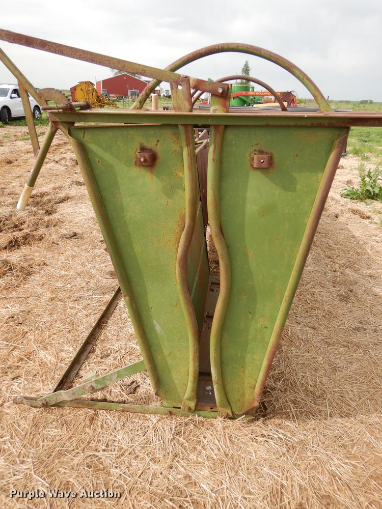 image for item EQ9883 Powder River squeeze chute