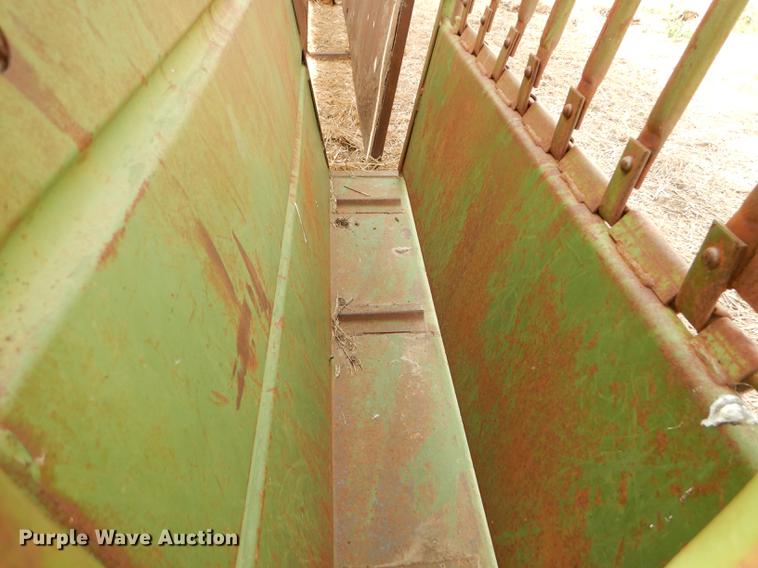 image for item EQ9883 Powder River squeeze chute