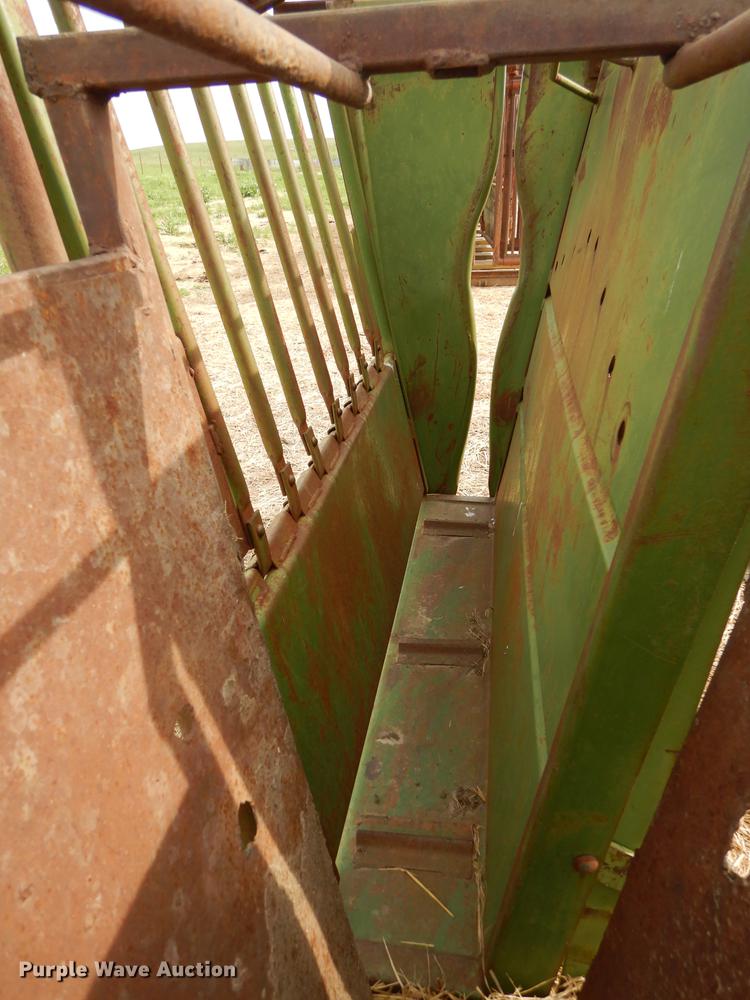 image for item EQ9883 Powder River squeeze chute