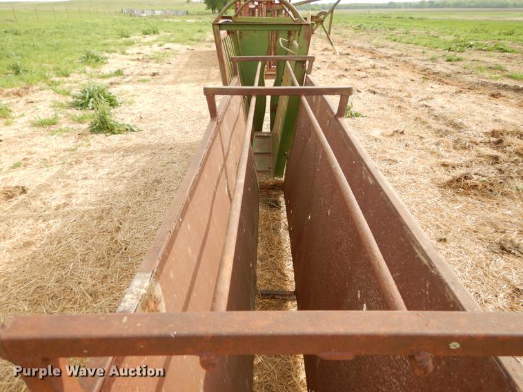 image for item EQ9883 Powder River squeeze chute