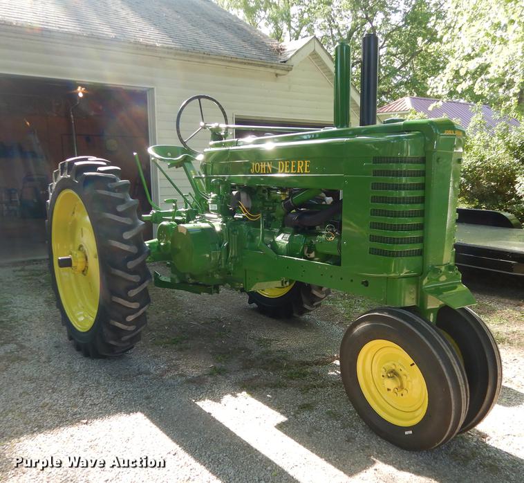 image for item EQ9933 1946 John Deere A tractor