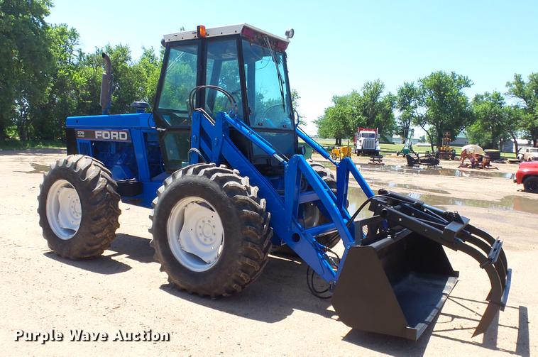 image for item ET9706 Ford Versatile 276 4WD tractor