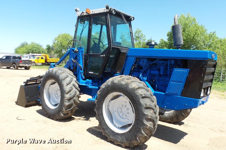 image for item ET9706 Ford Versatile 276 4WD tractor