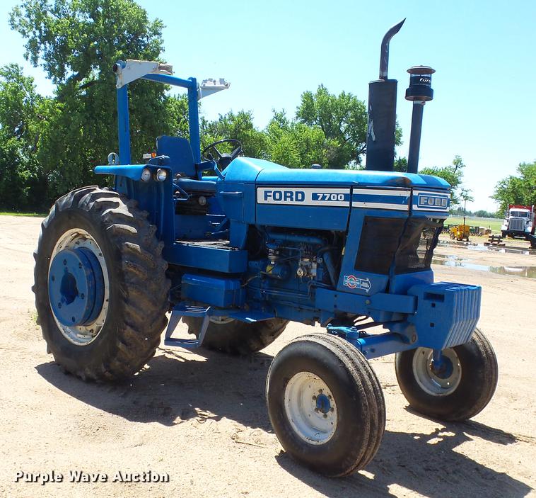 image for item ET9707 Ford 7700 tractor