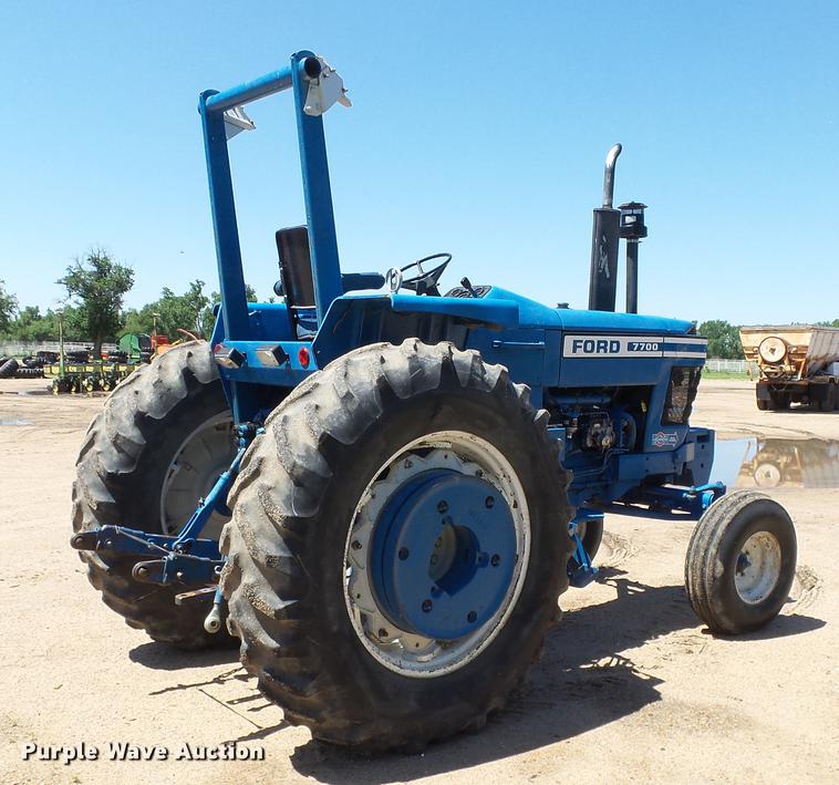 image for item ET9707 Ford 7700 tractor