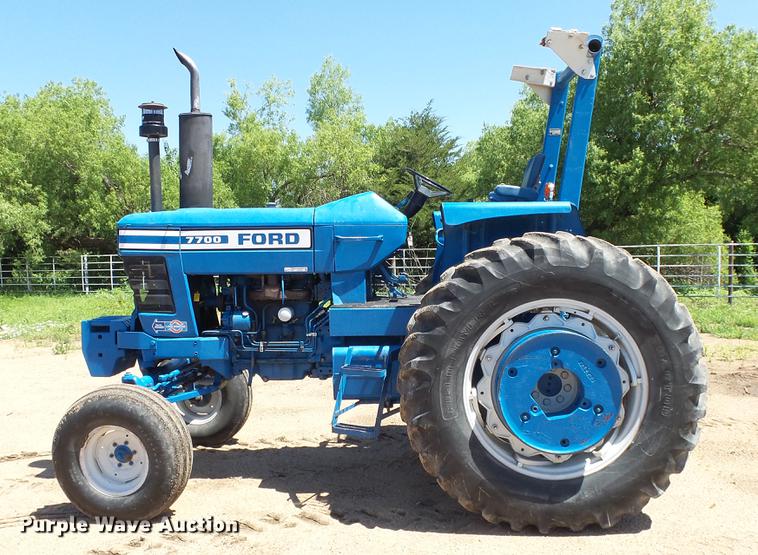 image for item ET9707 Ford 7700 tractor