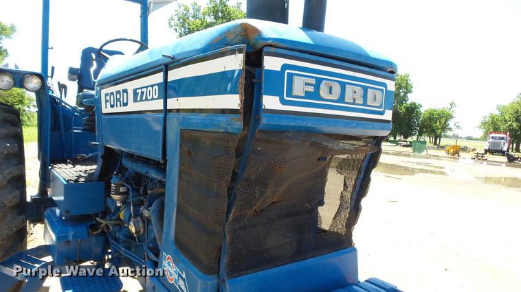 image for item ET9707 Ford 7700 tractor
