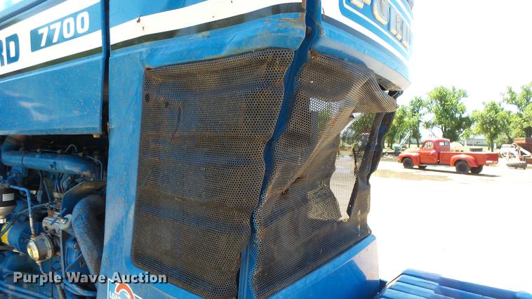 image for item ET9707 Ford 7700 tractor