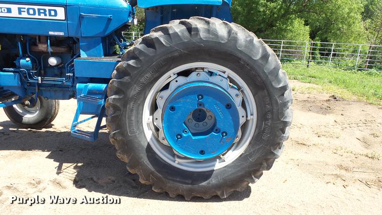 image for item ET9707 Ford 7700 tractor
