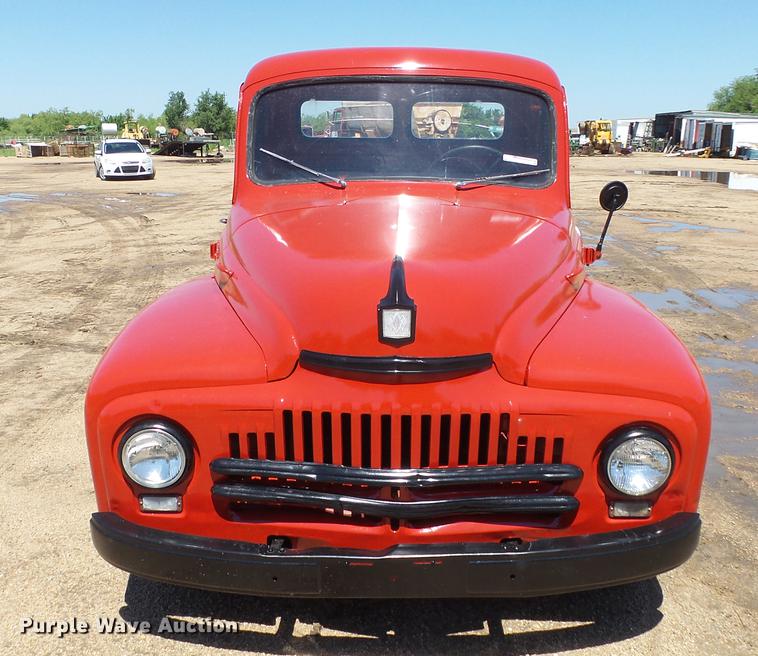 image for item ET9716 1951 International L110 pickup truck