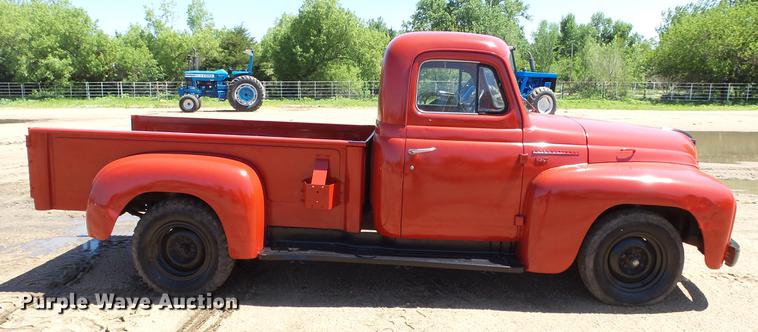 image for item ET9716 1951 International L110 pickup truck