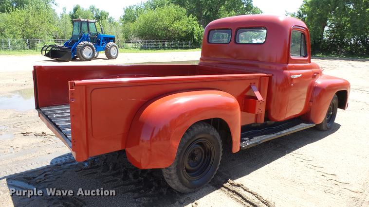 image for item ET9716 1951 International L110 pickup truck