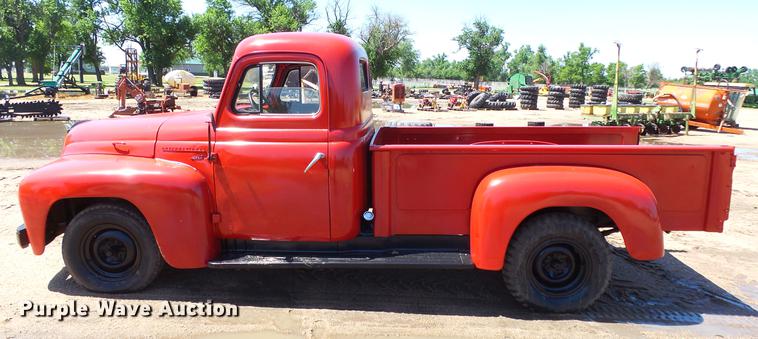 image for item ET9716 1951 International L110 pickup truck