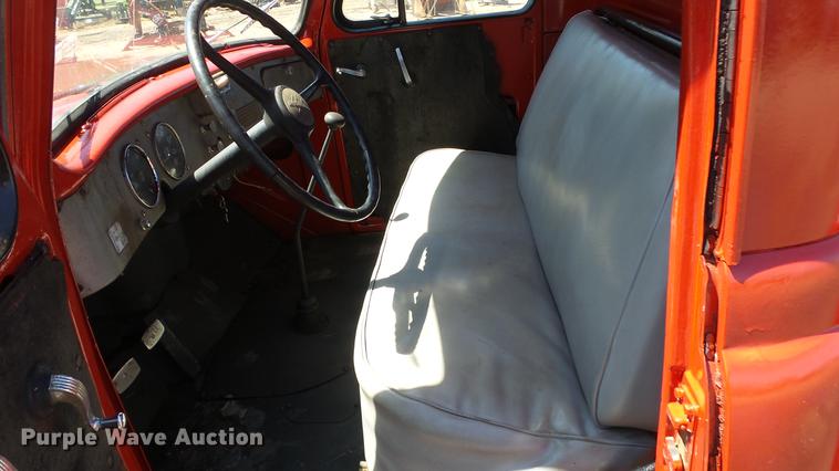 image for item ET9716 1951 International L110 pickup truck