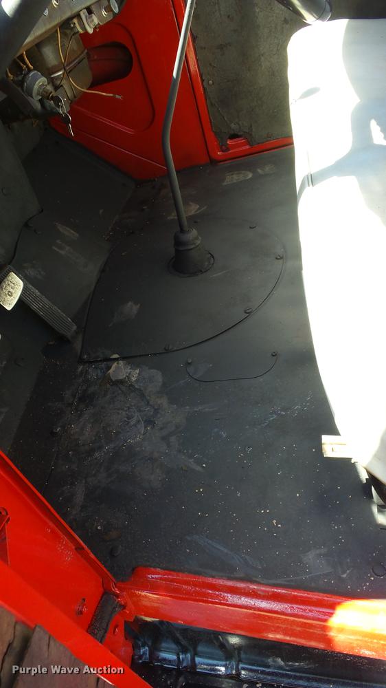 image for item ET9716 1951 International L110 pickup truck