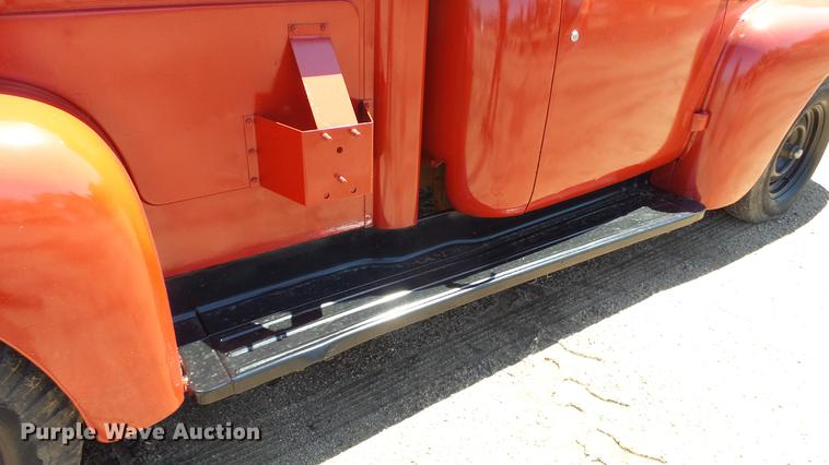 image for item ET9716 1951 International L110 pickup truck
