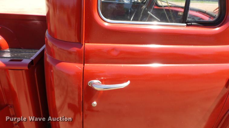 image for item ET9716 1951 International L110 pickup truck