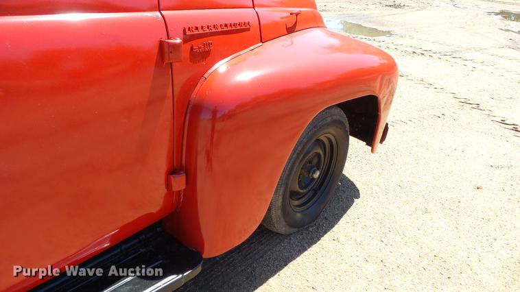 image for item ET9716 1951 International L110 pickup truck