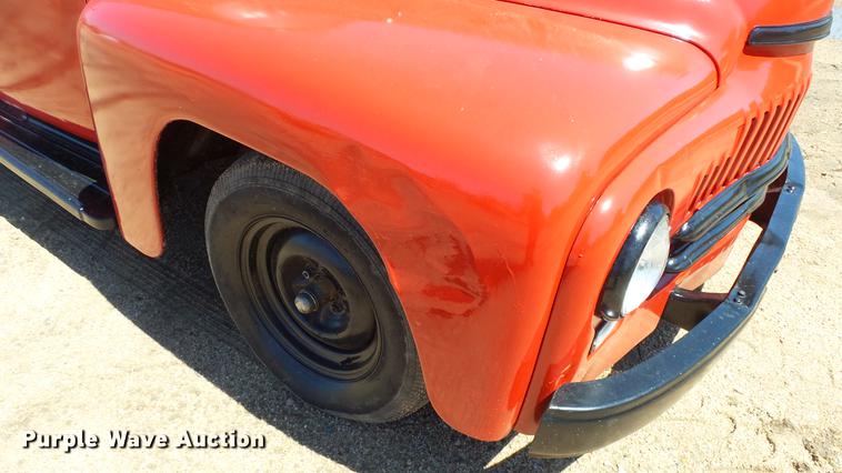 image for item ET9716 1951 International L110 pickup truck