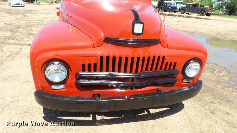 image for item ET9716 1951 International L110 pickup truck