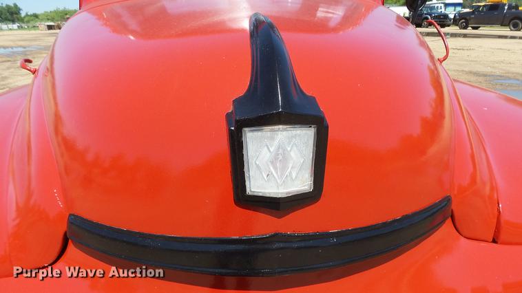 image for item ET9716 1951 International L110 pickup truck