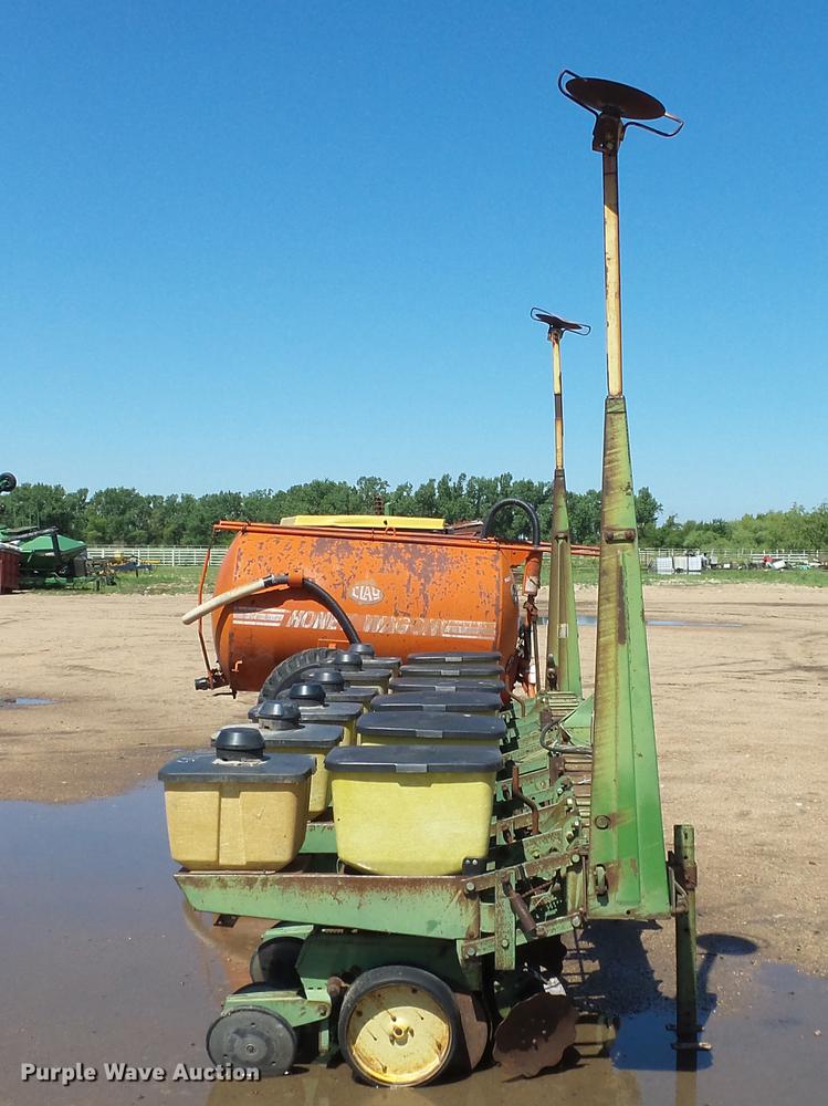 image for item ET9724 John Deere 7100 planter