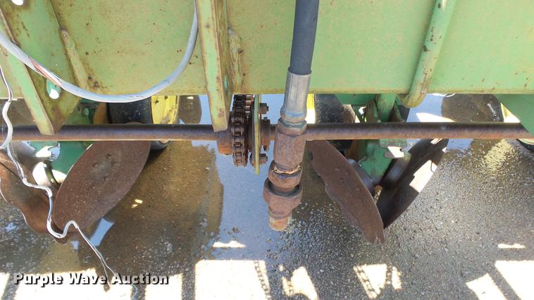 image for item ET9724 John Deere 7100 planter