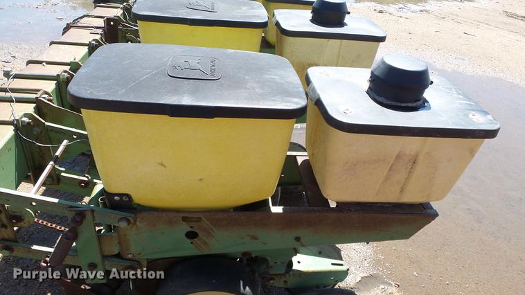 image for item ET9724 John Deere 7100 planter