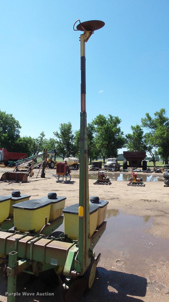 image for item ET9724 John Deere 7100 planter