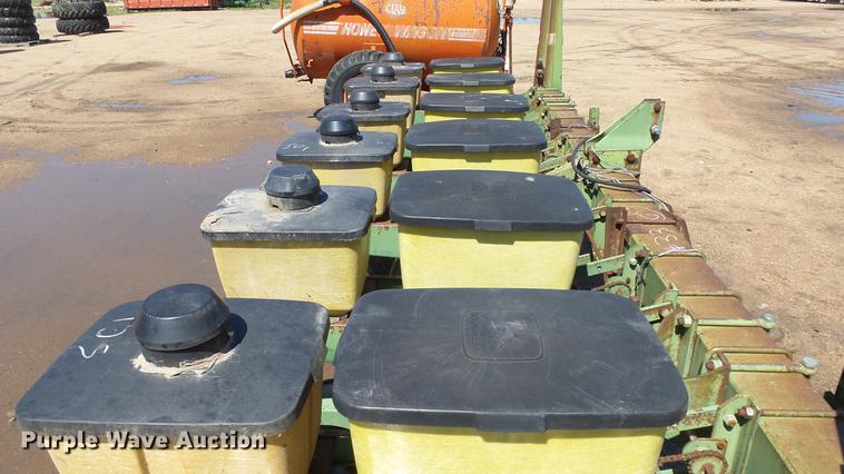 image for item ET9724 John Deere 7100 planter