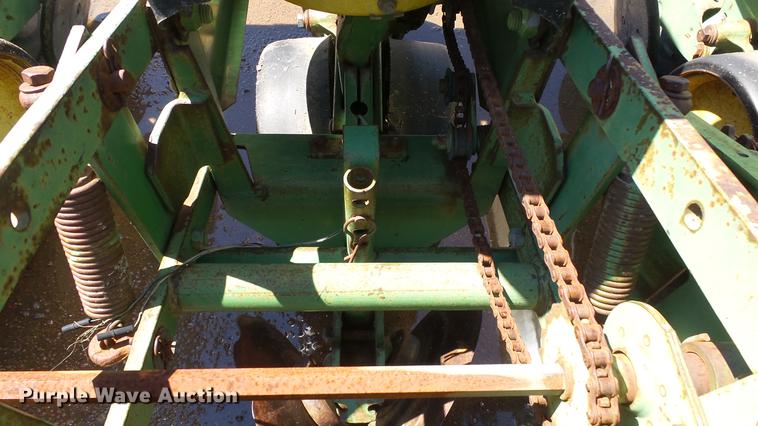 image for item ET9724 John Deere 7100 planter