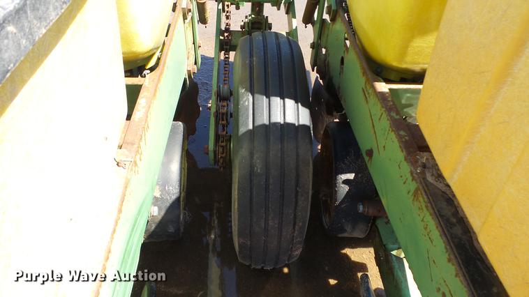 image for item ET9724 John Deere 7100 planter