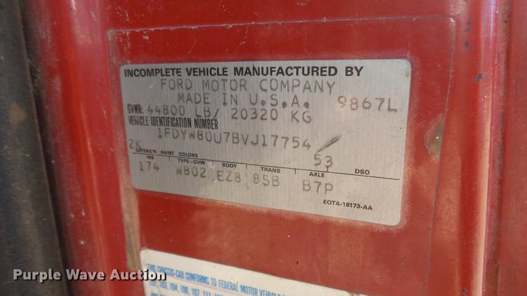 image for item ET9727 1981 Ford 8000 feed mixer truck