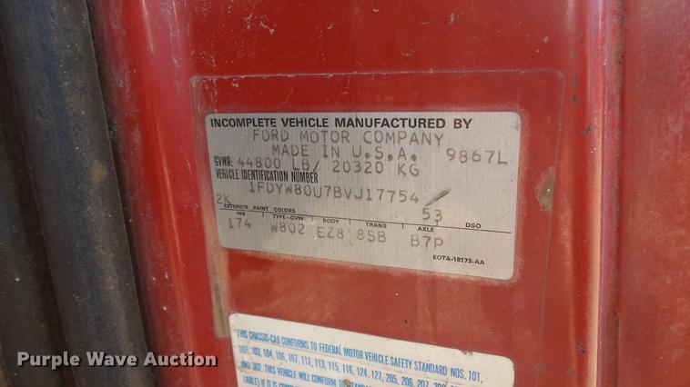 image for item ET9727 1981 Ford 8000 feed mixer truck