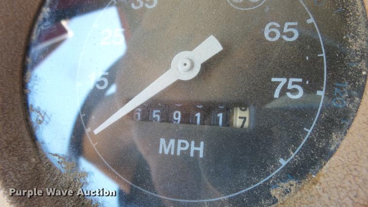 image for item ET9727 1981 Ford 8000 feed mixer truck