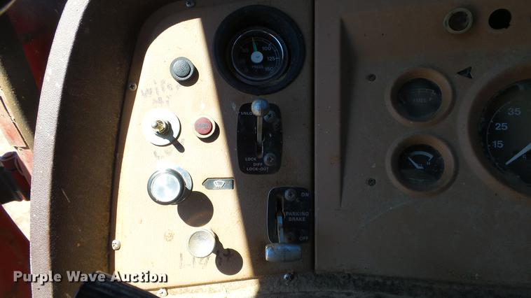 image for item ET9727 1981 Ford 8000 feed mixer truck