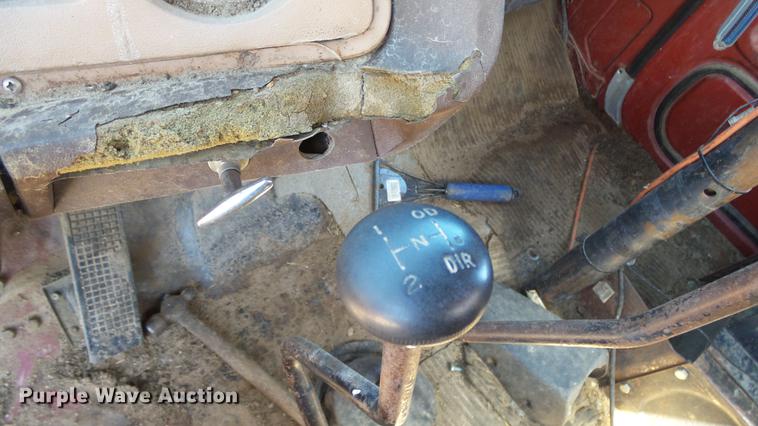 image for item ET9727 1981 Ford 8000 feed mixer truck