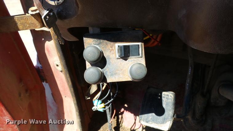 image for item ET9727 1981 Ford 8000 feed mixer truck