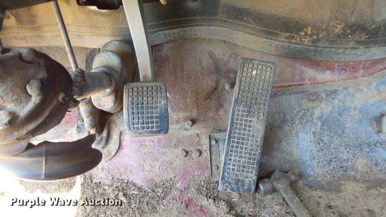 image for item ET9727 1981 Ford 8000 feed mixer truck