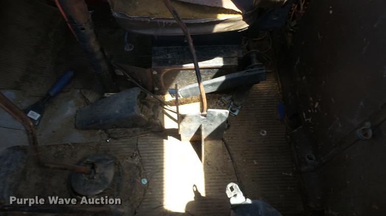 image for item ET9727 1981 Ford 8000 feed mixer truck