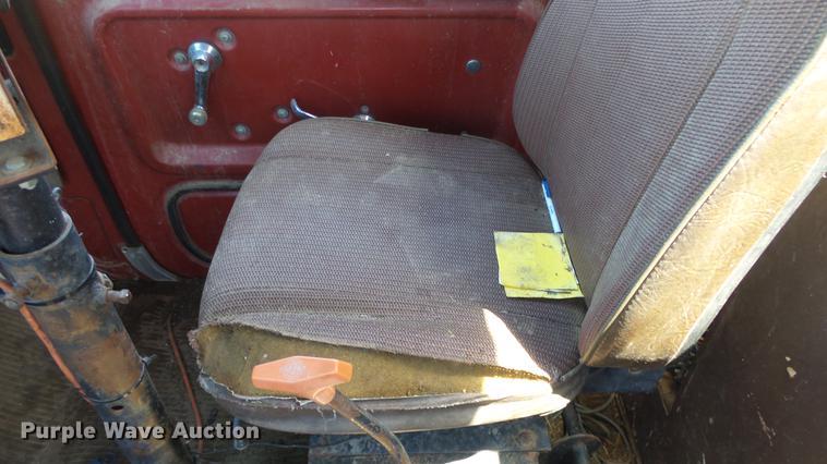 image for item ET9727 1981 Ford 8000 feed mixer truck