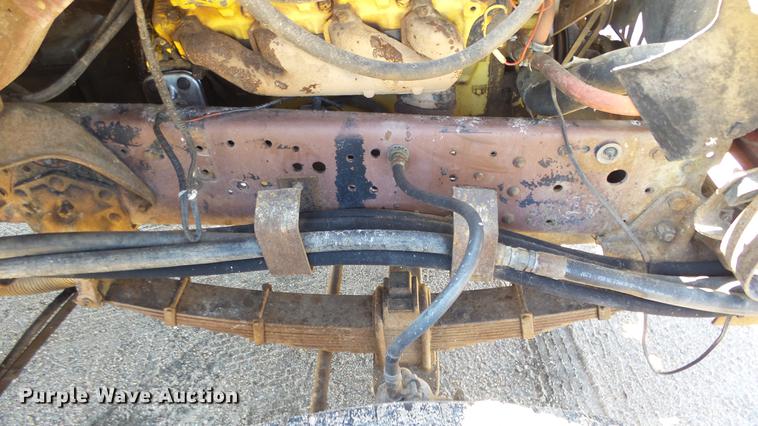 image for item ET9727 1981 Ford 8000 feed mixer truck