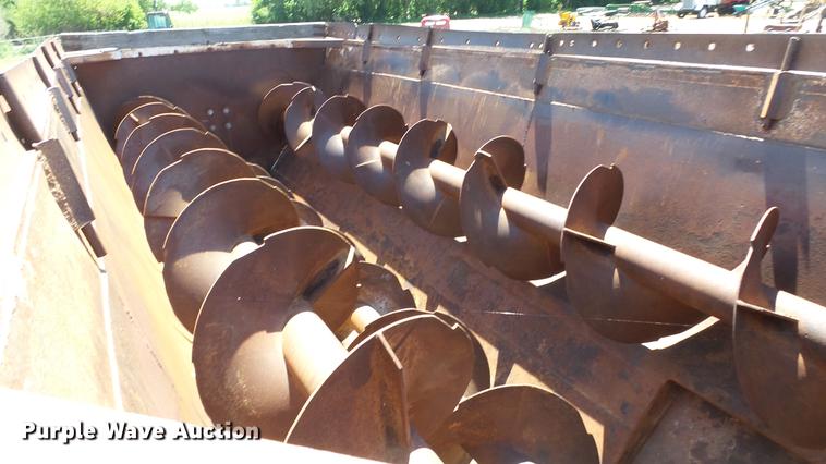 image for item ET9727 1981 Ford 8000 feed mixer truck