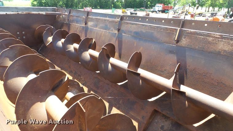 image for item ET9727 1981 Ford 8000 feed mixer truck